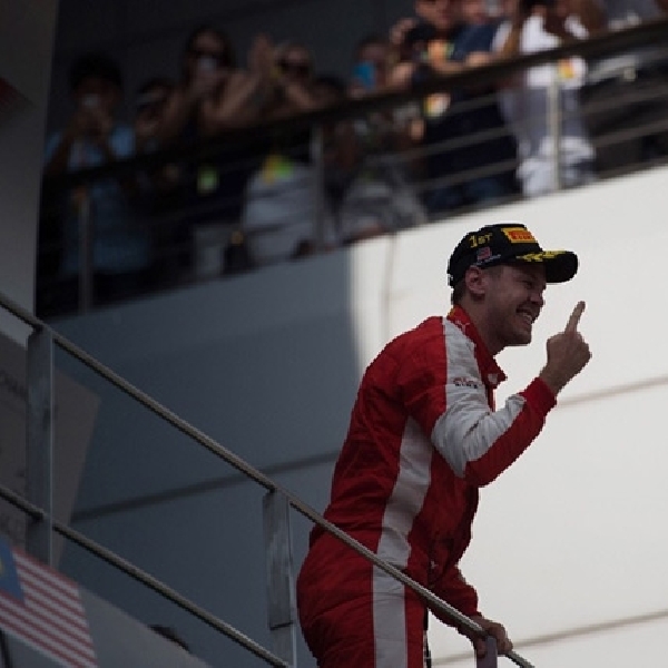 Strategi Pitstop Ferrari Antar Vettel Juara