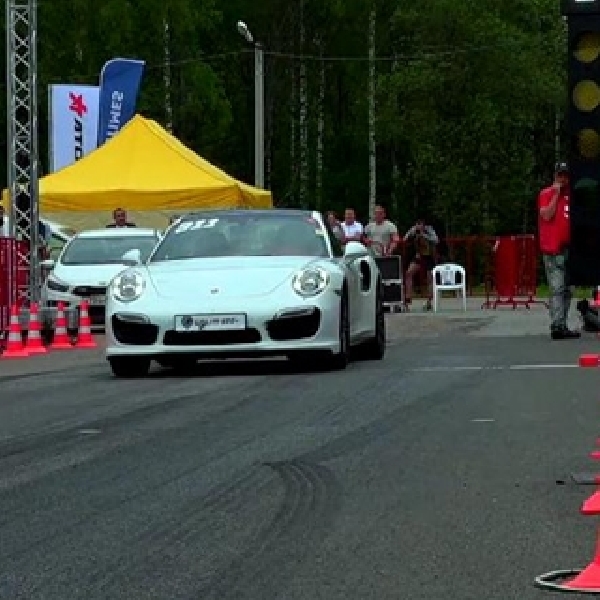 Porsche 911 Turbo Pecundangi Lamborghini Aventador dan C63 AMG