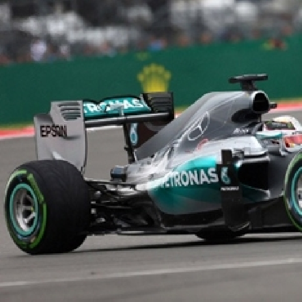 F1: Hamilton Menangi Balapan Berkat Strategi Pit-stop Gemilang