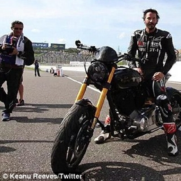 Keanu Reeves Geber Motor Custom di Suzuka