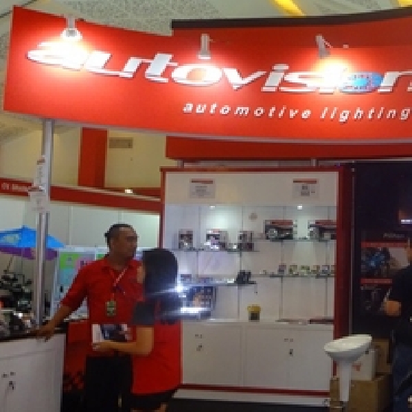 Autovision Kenalkan LED Lampu Motor Twiinhead di IIMS 2015