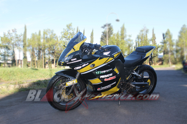 Biaya Murah Berhasil Ubah Megapro "Berkaki" Moge