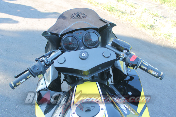 Biaya Murah Berhasil Ubah Megapro "Berkaki" Moge