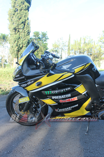 Biaya Murah Berhasil Ubah Megapro "Berkaki" Moge