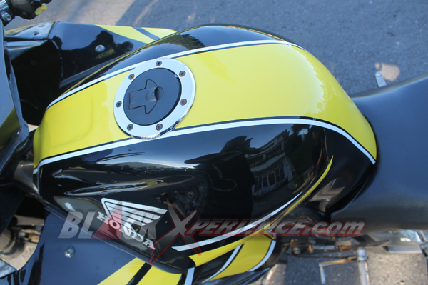 Biaya Murah Berhasil Ubah Megapro "Berkaki" Moge