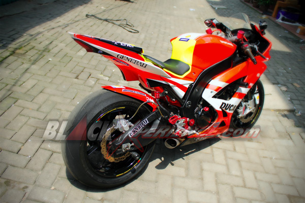 Ninja 250 Rasa Ducati Desmosedici