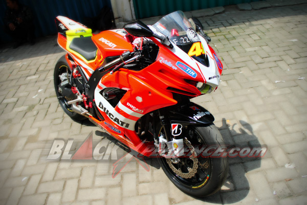 Ninja 250 Rasa Ducati Desmosedici