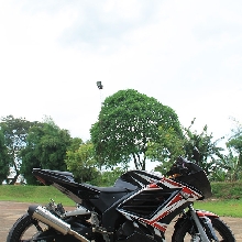 Sisi samping Bajaj Pulsar 