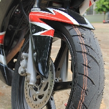 Ban Zeneos masih diandalkan untuk mendongkrak tampilan moge