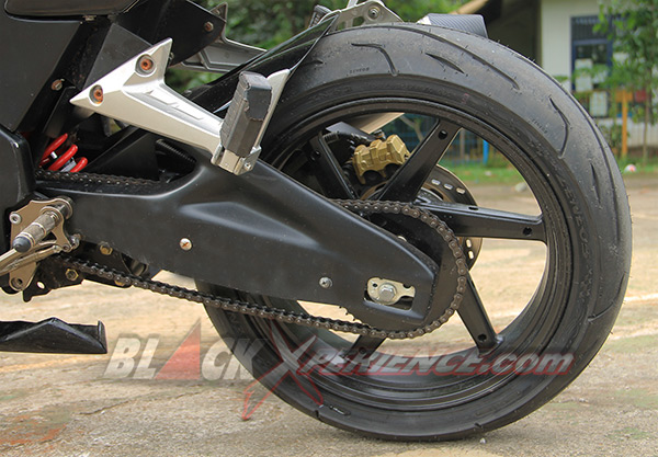 Wheelbase lebih panjang dari spek asli Bajaj Pulsar