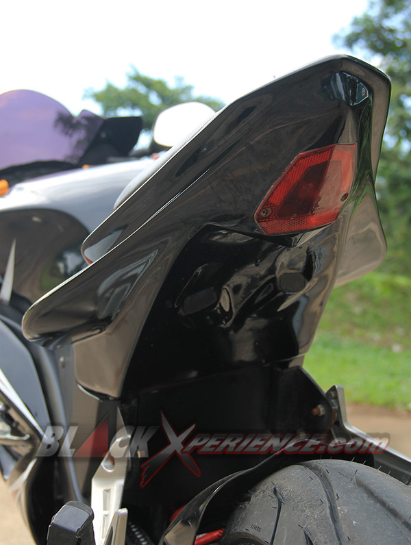 Bodi belakang meruncing imej Kawasaki moge