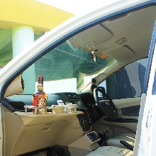 Interior kabin depan makin ciamik dengan minibar