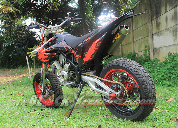 Kawasaki KLX150 Supermoto Caos Custom Bike