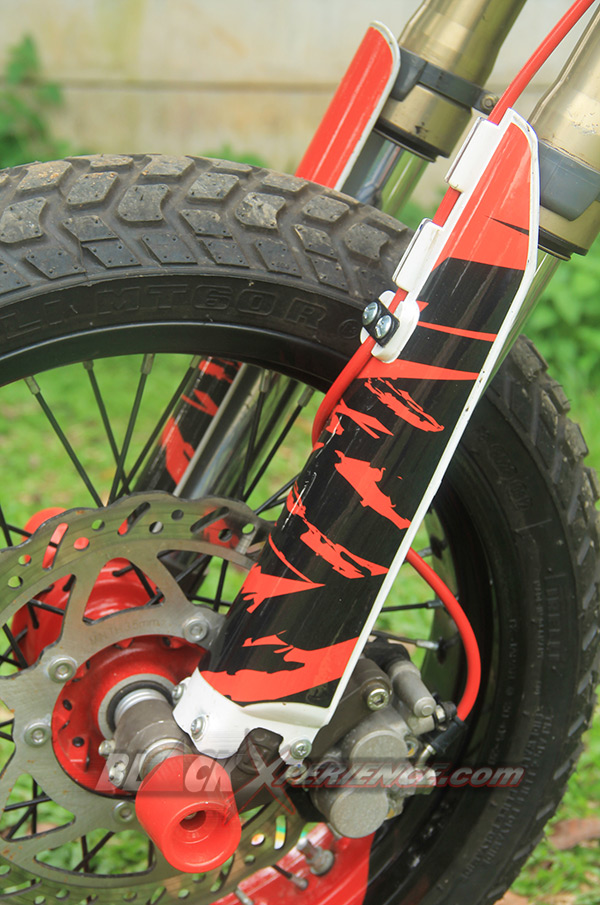 Ban depan Pirelli MT60 120/70-17