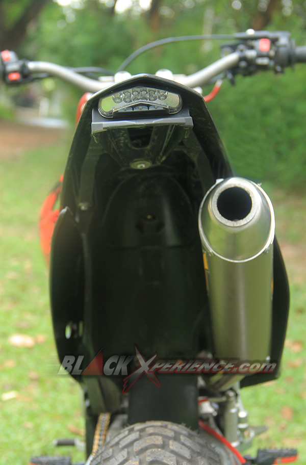 Tampang belakang Kawasaki KLX150 Supermoto