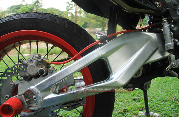 Swing arm Aprillia SXV