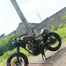 Tampak saping Scorpio cafe racer green army