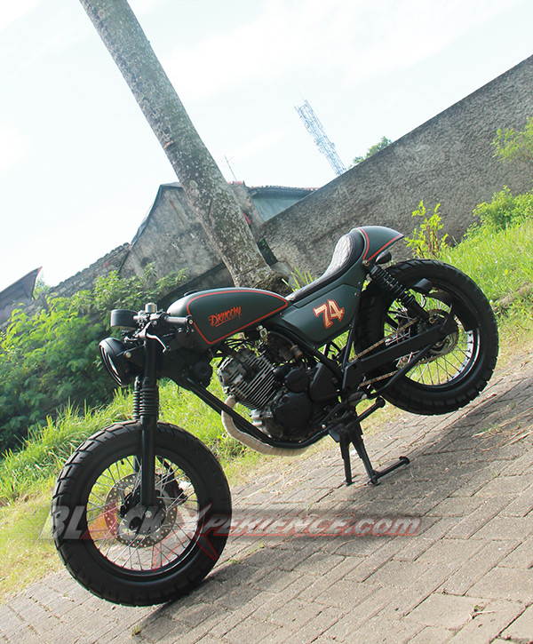 Tampak saping Scorpio cafe racer green army