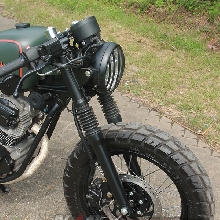 Suspensi dan rangka kompak berwarna hitam