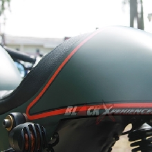 Buntut semu di padu lis merah