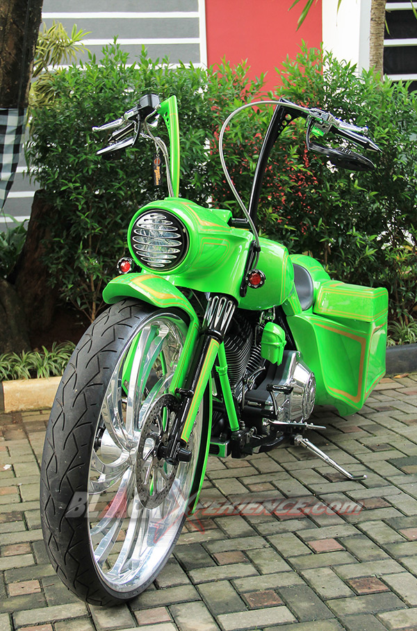 H-D Roadking modifikasi Hot Road Bagger