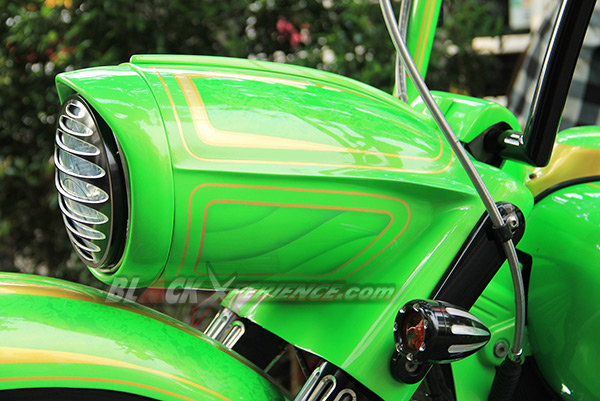 Headlamp cover dilengkapi dengan motif batik airbrush