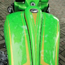 Tangki juga dibalut airbrush dengan motif batik