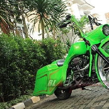 H-D Roadking 2005 Green Goblin Chicano Style