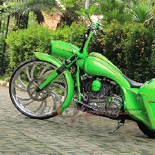 Tampak samping H-D Roadking 2005