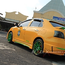 Sisi samping Toyota Limo Viper Galaxy TRD