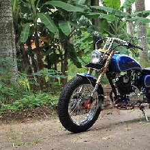 Tampak depan Honda Tiger bergaya chopper