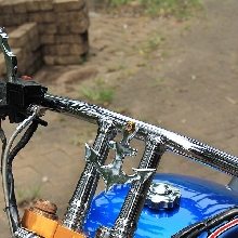 Simbol jangkar melekat di bagian setang