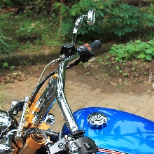 Setang berbahan seamless membuat posisi riding makin yahud saat dikendarai