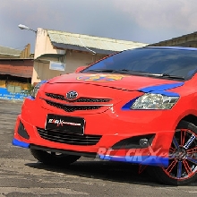 Spoiler lip dibuat beda warna senada konsep edisi Barca 