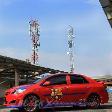 Sisi samping Toyota Limo TRD edisi Barca