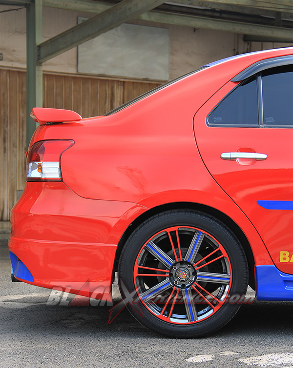 Warna velg dan bodi seakan menyatu, sesuai konsep