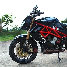 Tampak samping begitu kokoh