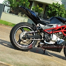 Tampak samping Yamaha Scorpio street fighter