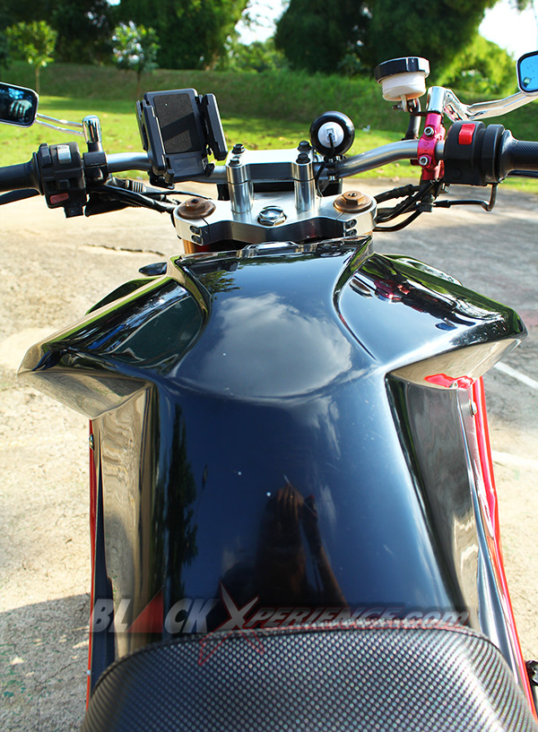 Lekuk tangki model Ducati