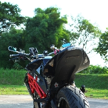 Tampak belakang Yamaha Scorpio street fighter