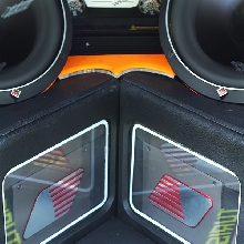 Layout power dan subwoofer cukup rapi dipandang