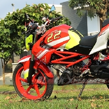Tampak samping Honda CS1 