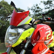 Komposisi warna melambangkan sportivitas mulai dari depan hingga belakang