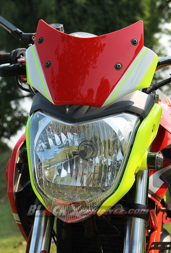 Lampu depan kepunyaan Yamaha Byson