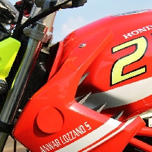 Cover tangki menambah kesan aerodinamis