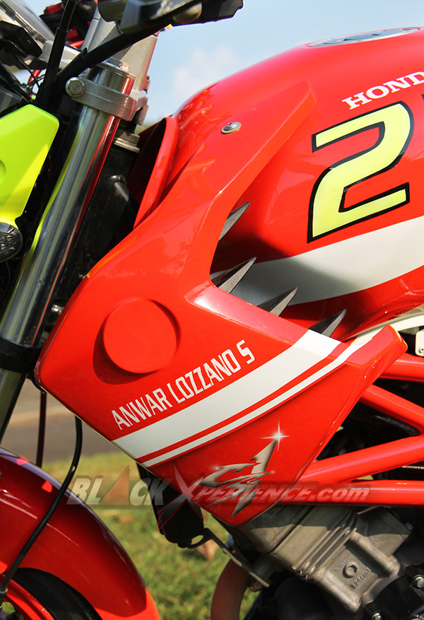 Cover tangki menambah kesan aerodinamis