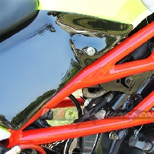 Sasis tubular menguatkan kesan street fighter