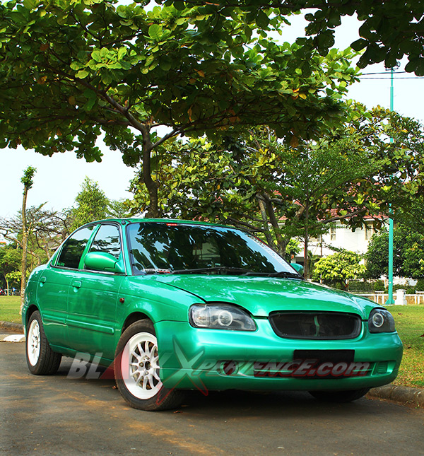 Suzuki Baleno tahun 2000 drag race