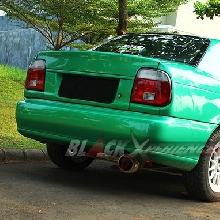 Tampang belakang Suzuki Baleno drag race