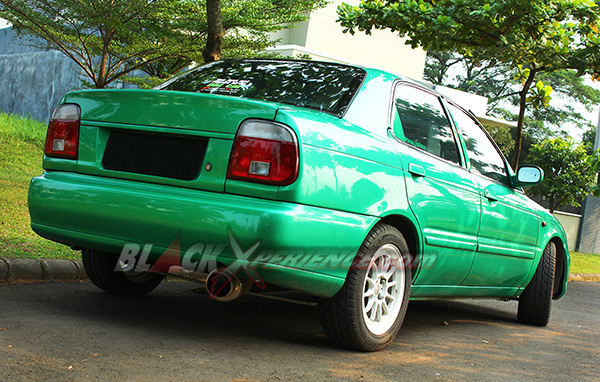 Tampang belakang Suzuki Baleno drag race